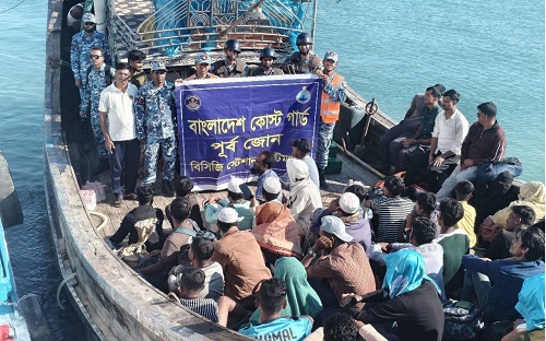 টেকনাফে বোটের ইঞ্জিন বিকলে কোস্ট গার্ডের দ্রুত উদ্ধার অভিযান